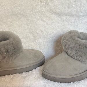 UGG Gray Ankle Boots with Fur Trim with rhinestone pens